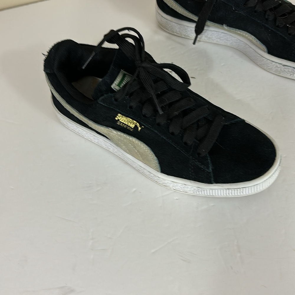 Puma Suede Classic Black and Crean Sneakers Size 6